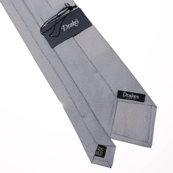 Drake's NWT Neck Tie in Blue & White Mini Chevron Pattern 100% Silk